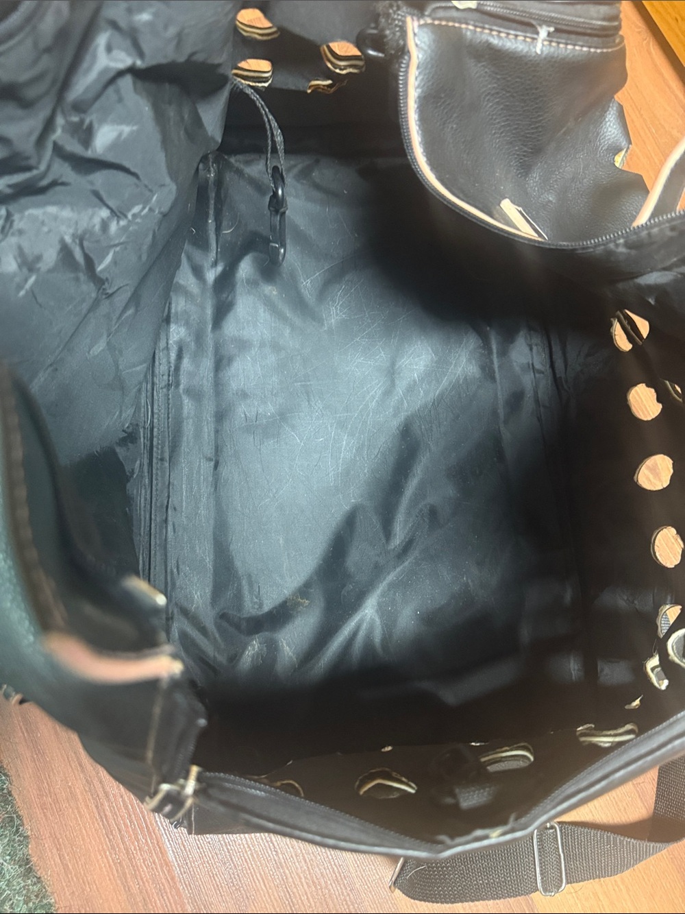 Matt & Nat Montreal Black PVC Dual Top Handle Pet Carrier Bag - Picture 9 of 10